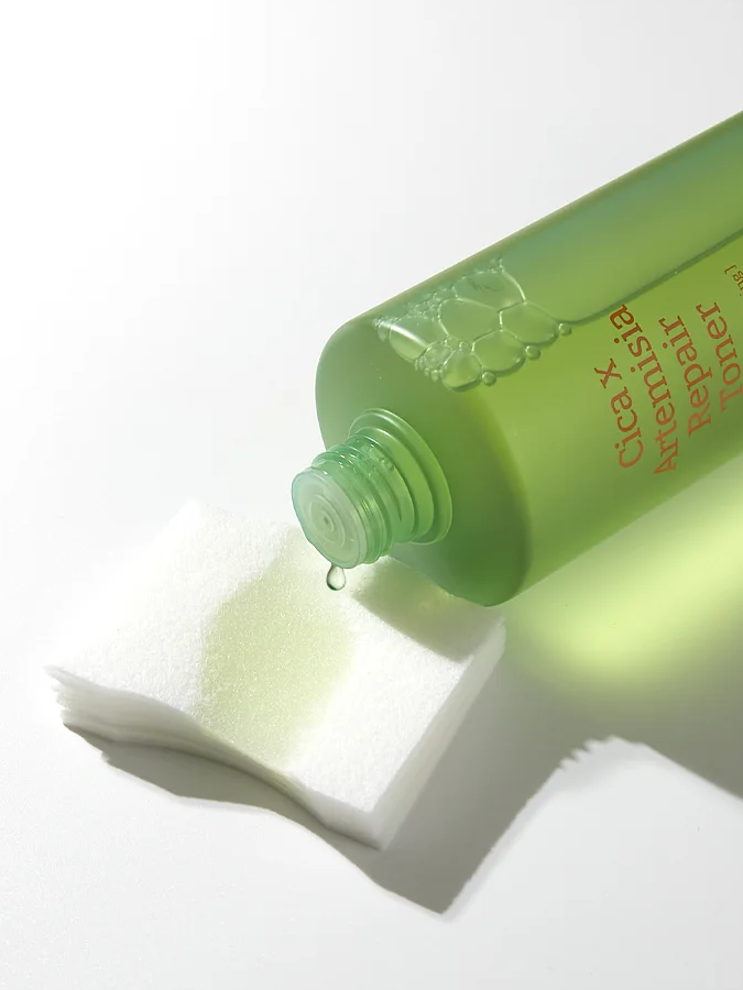 Восстанавливающий тонер с экстрактом полыни и центеллы Vely Vely Cica Artemisia Repair Toner, 500 мл