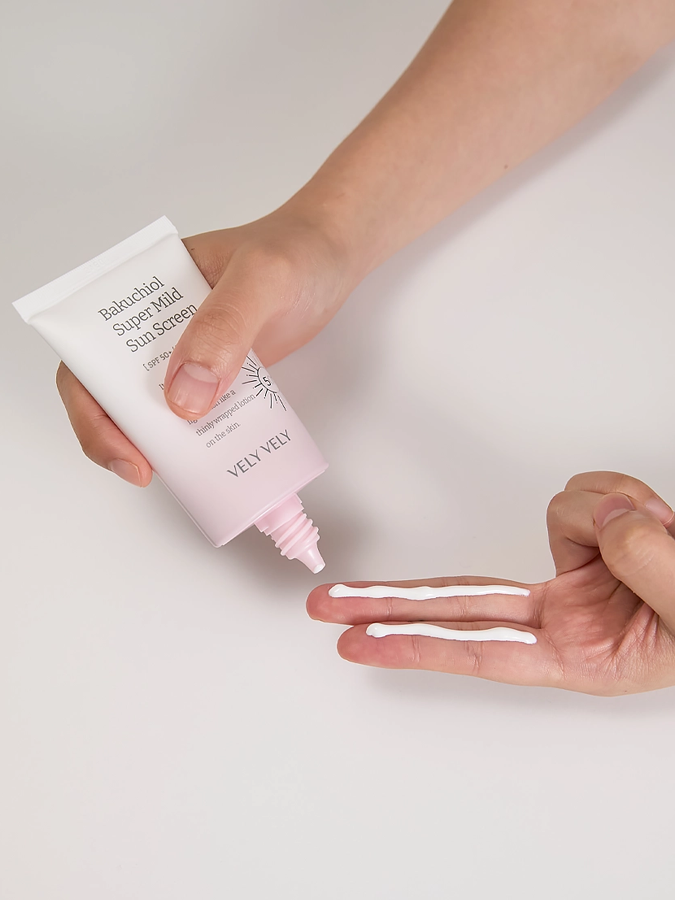 Супермягкий солнцезащитный крем с бакучиолом для чувствительной кожи Vely Vely Bakuchiol Super Mild Sunscreen, 50 мл