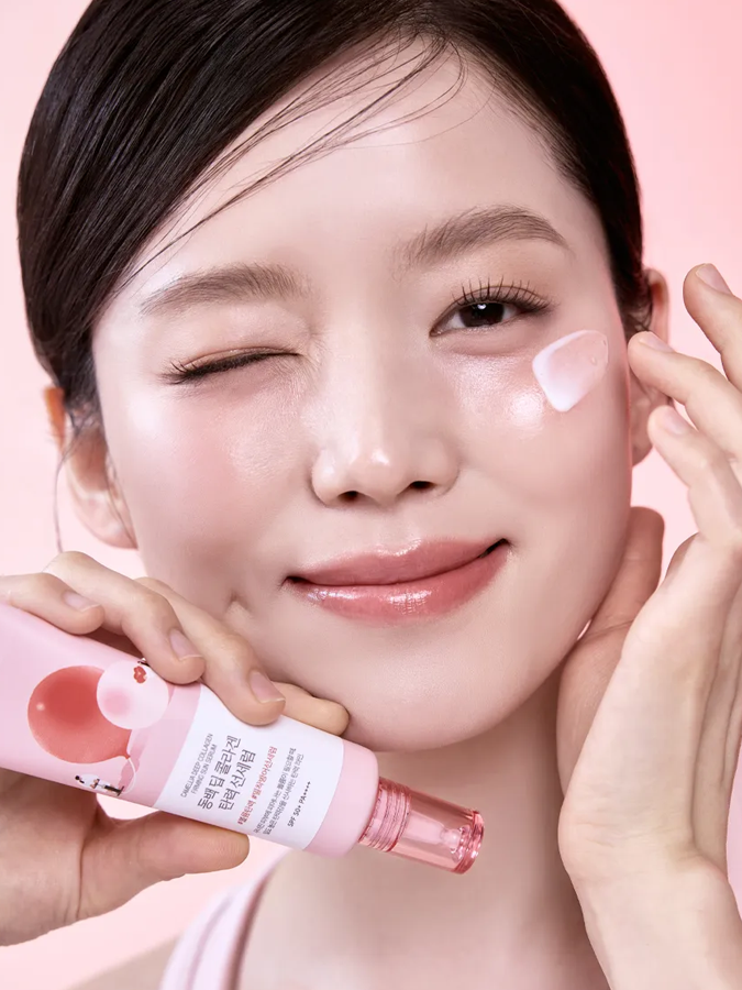 Солнцезащитная сыворотка с экстрактом камелии и коллагеном Round Lab Camellia Deep Collagen Firming Sun Serum, 50 мл