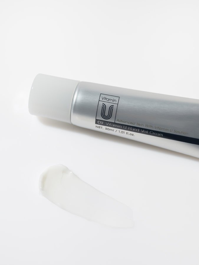 Нежный бархатистый крем для рук с омолаживающим действием CUSKIN VITAMIN U Hand Veil Cream, 30 мл